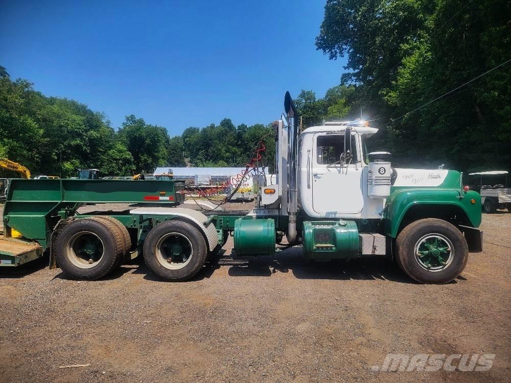Mack R 688 ST Cavalos Mecânicos