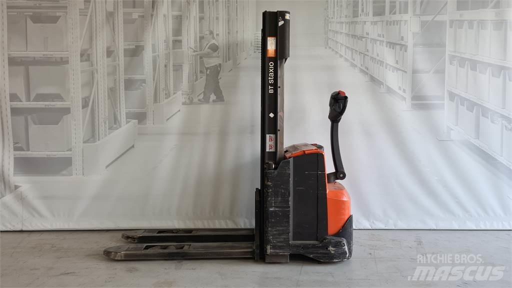 Toyota SWE120 Empilhador para operador externo