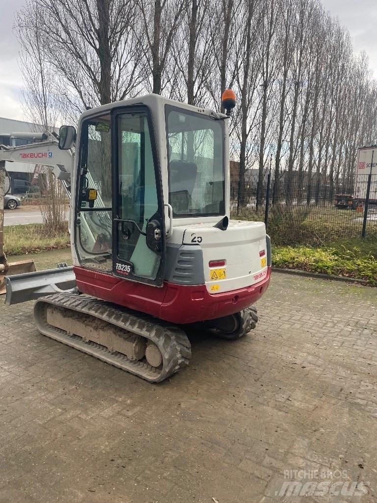 Takeuchi TB 235 Miniescavadeiras