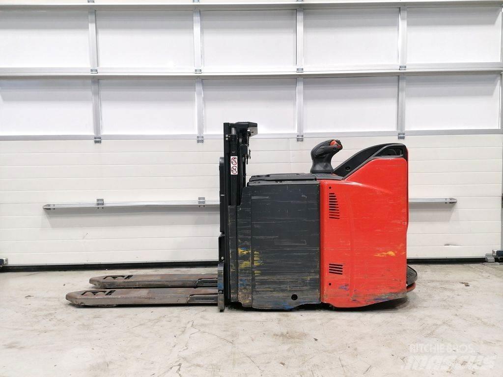 Linde D12 SP Empilhador para operador externo
