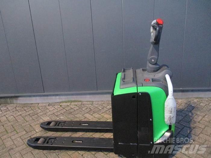Cesab P320 Porta-paletes com plataforma