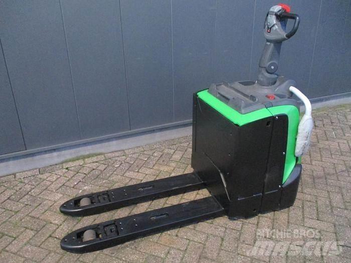 Cesab P320 Porta-paletes com plataforma