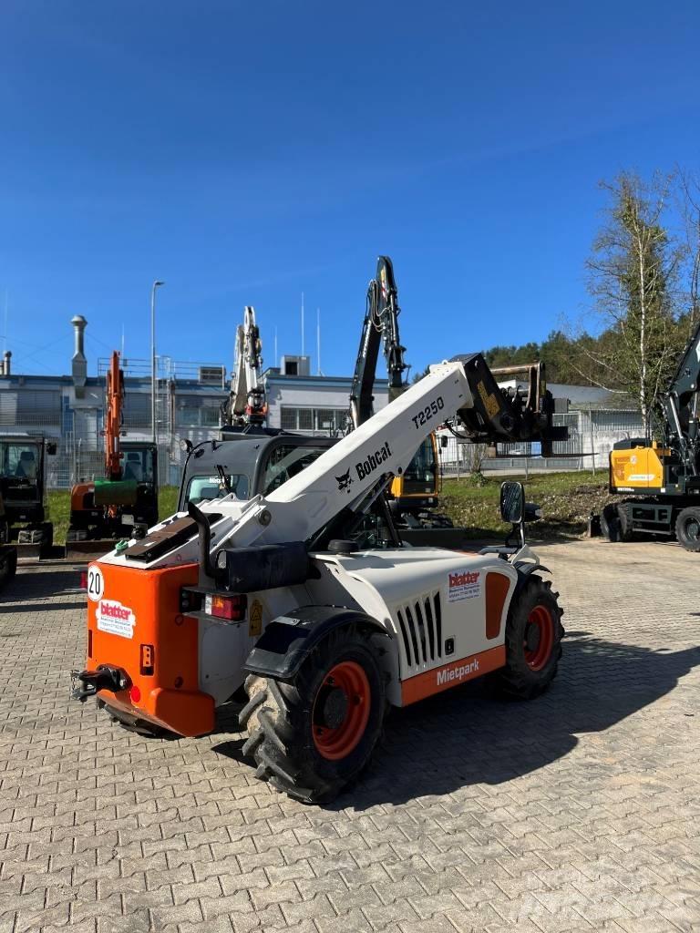 Bobcat T 2250 Manipulador telescópico