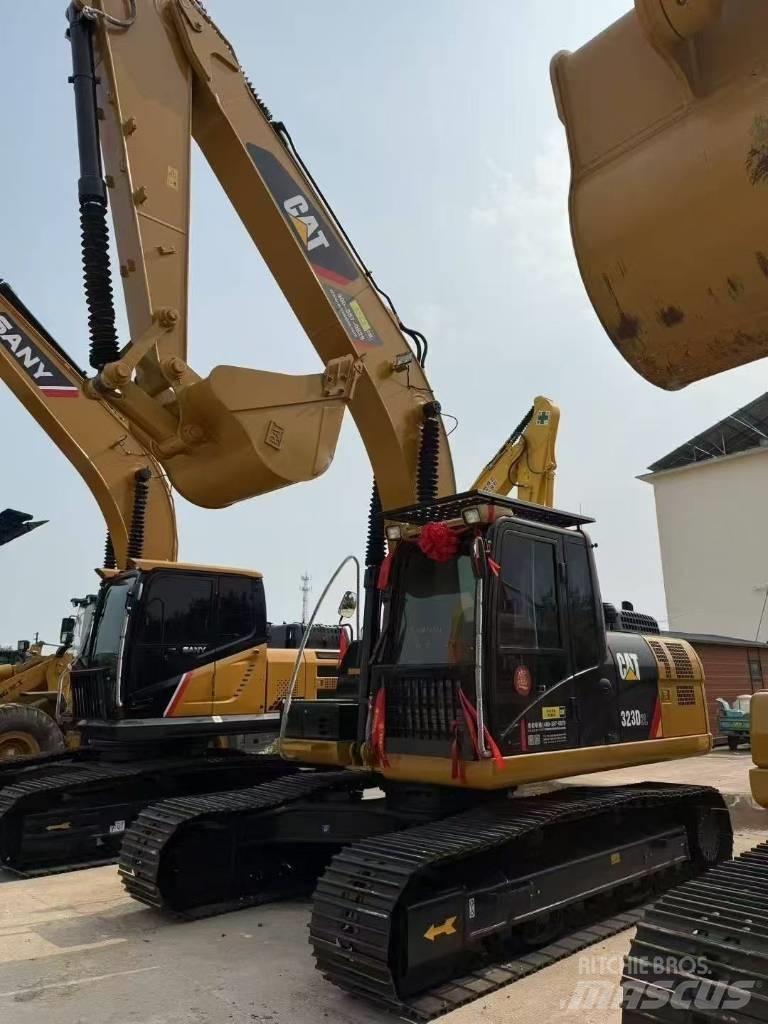 CAT 323D2L Escavadeiras de esteiras