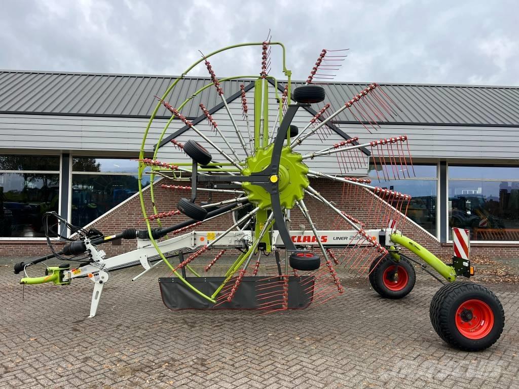 CLAAS Liner 2900 Gadanheiras-fileiras