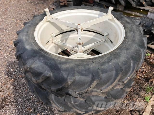 Pirelli 13.6 R38 Pneus Agrícolas