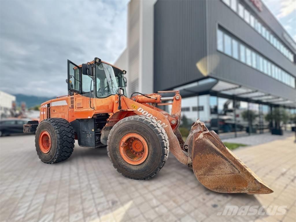 Doosan DL 300 Carregadeiras de rodas