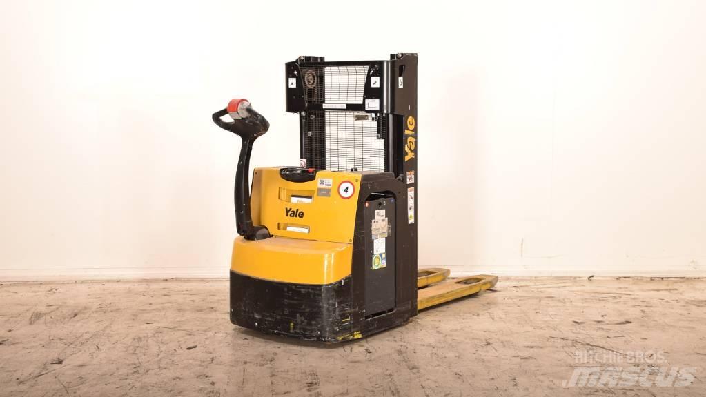 Yale MS 14 AC Empilhador para operador externo