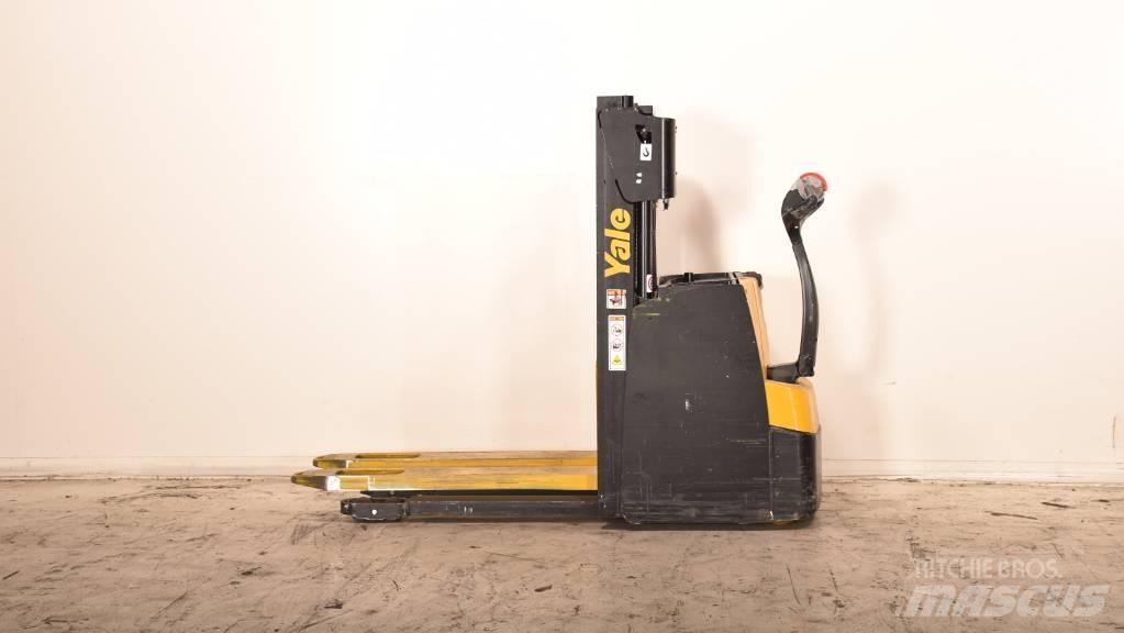 Yale MS 14 AC Empilhador para operador externo