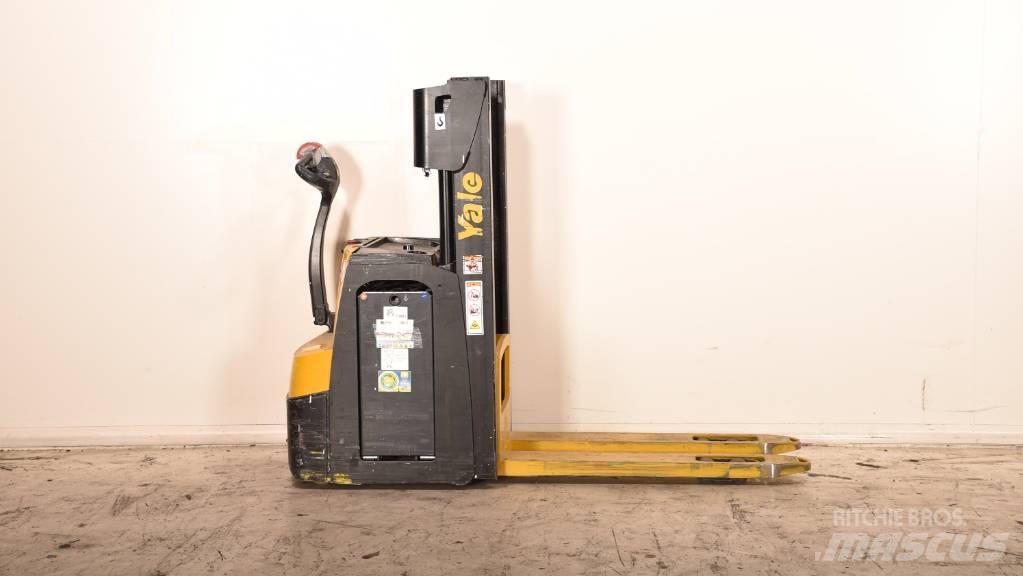 Yale MS 14 AC Empilhador para operador externo