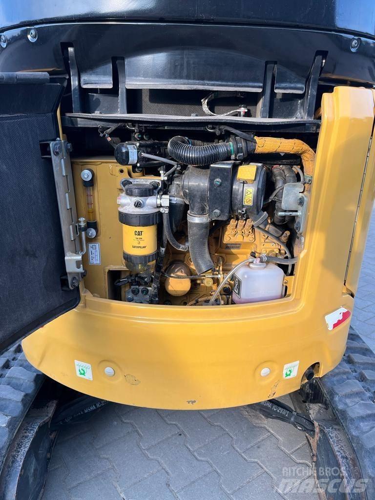 CAT 302 Miniescavadeiras