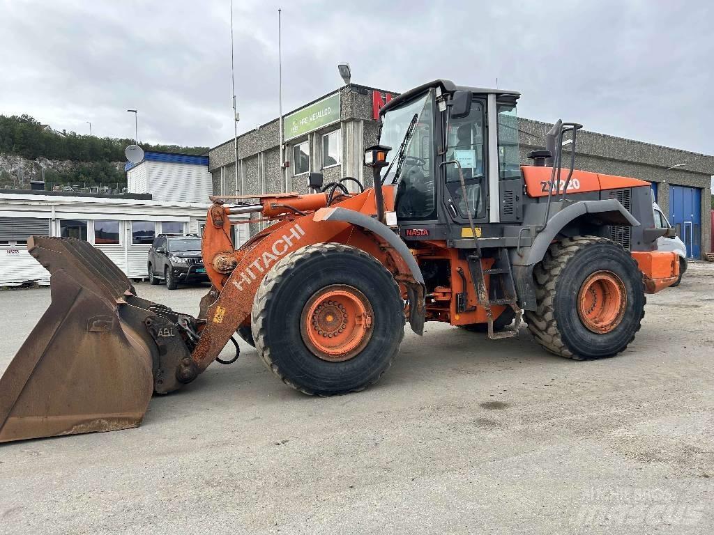 Hitachi ZW 220 Carregadeiras de rodas