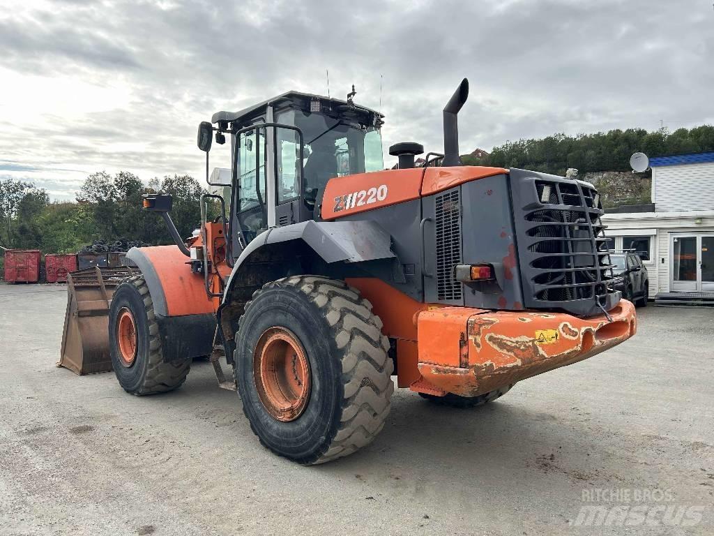 Hitachi ZW 220 Carregadeiras de rodas