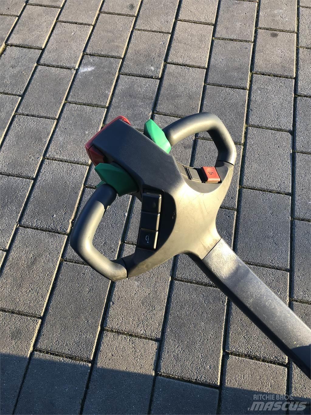 Jungheinrich WP16 Empilhador para operador externo