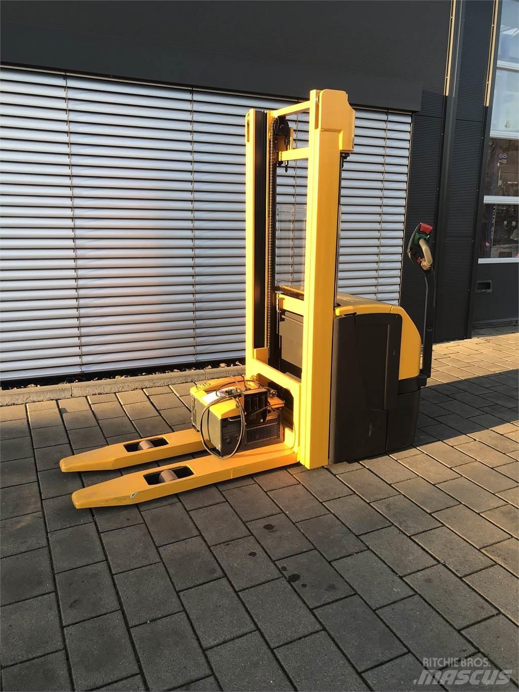 Jungheinrich WP16 Empilhador para operador externo