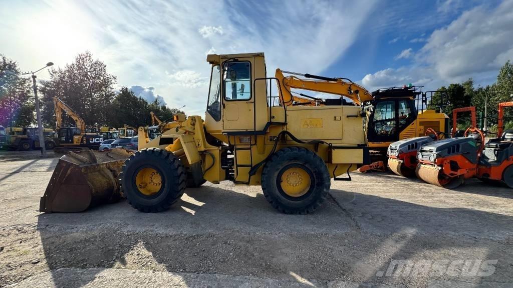 Komatsu WA 200 Carregadeiras de rodas