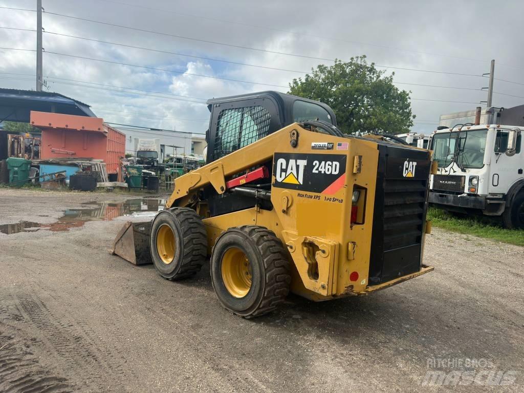 CAT 246 D Minicarregadeiras