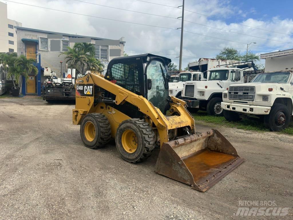 CAT 246 D Minicarregadeiras