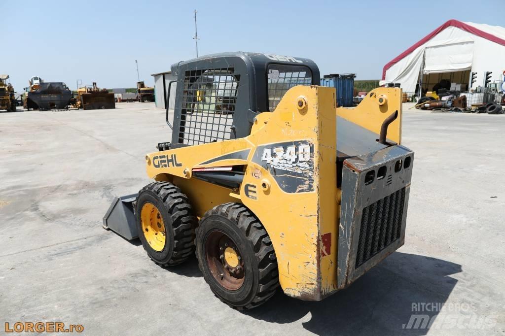 Gehl 4240 Minicarregadeiras