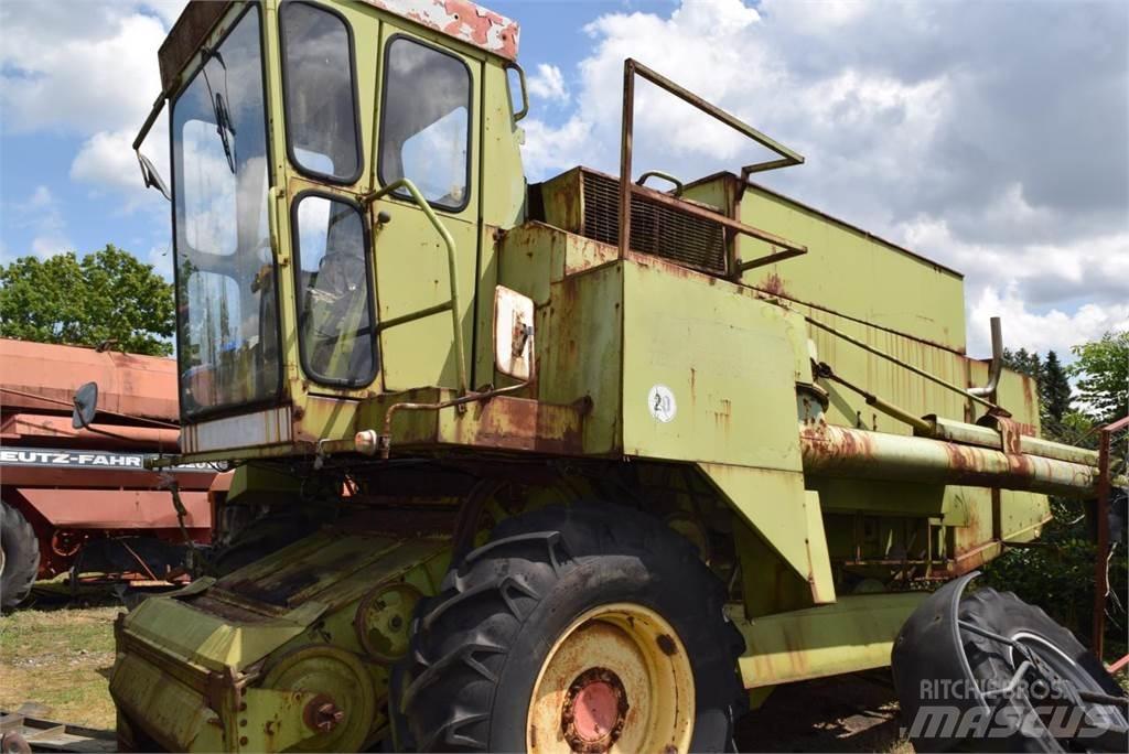 CLAAS Dominator 80 Ceifeiras debulhadoras