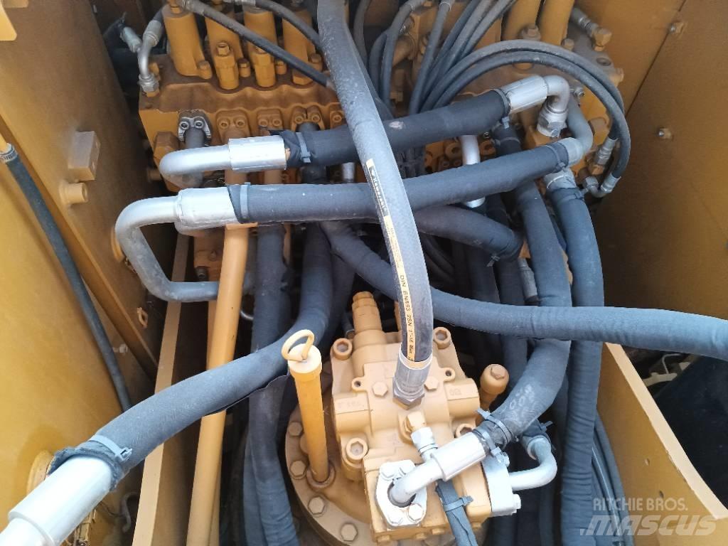 CAT 320D2 Escavadoras Midi 7t - 12t