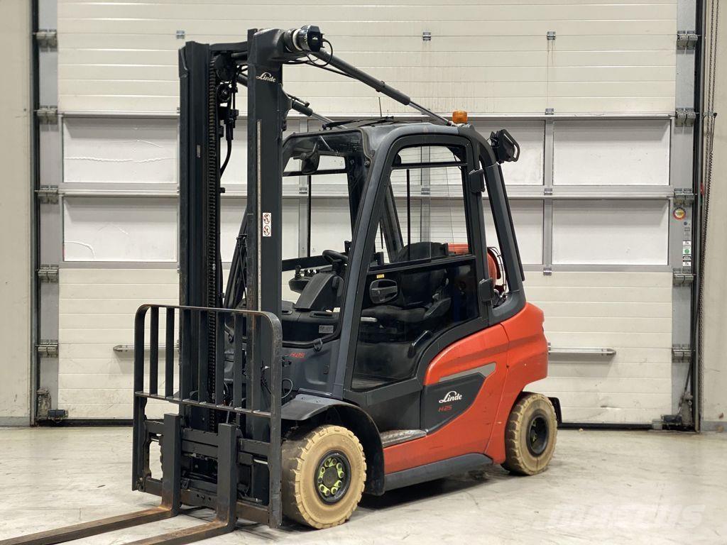 Linde H25T-01 Empilhadores a gás