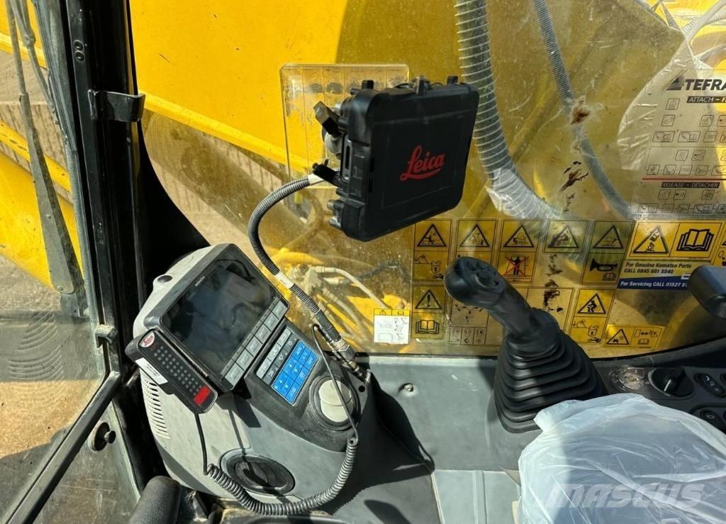 Komatsu HB 215LC-3 Escavadeiras de esteiras