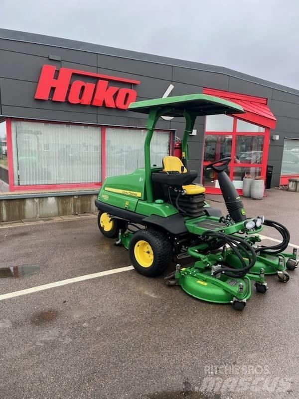 John Deere 7400A Corta-Relvas Rough, trim and surrounds