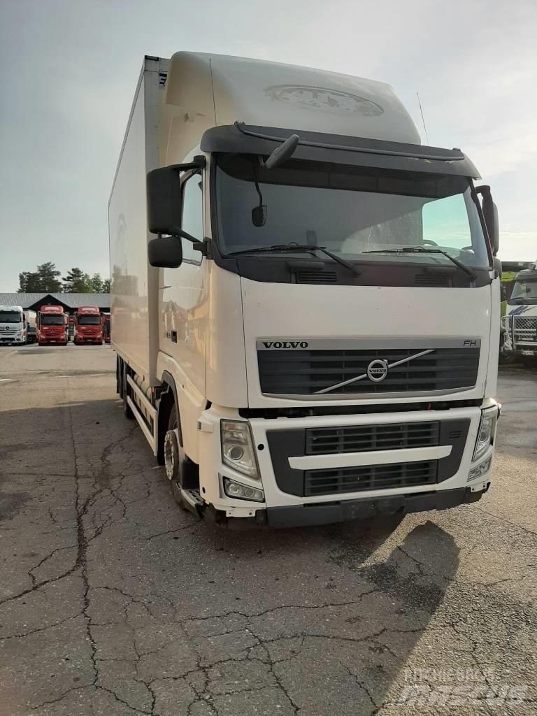Volvo FH 13 Caminhões de caixa fechada