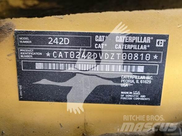 CAT 242D Minicarregadeiras