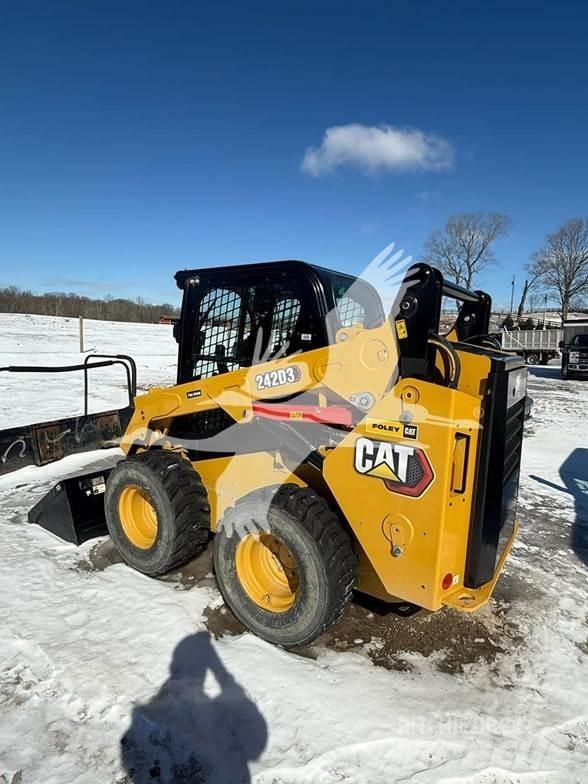 CAT 242D3 Minicarregadeiras