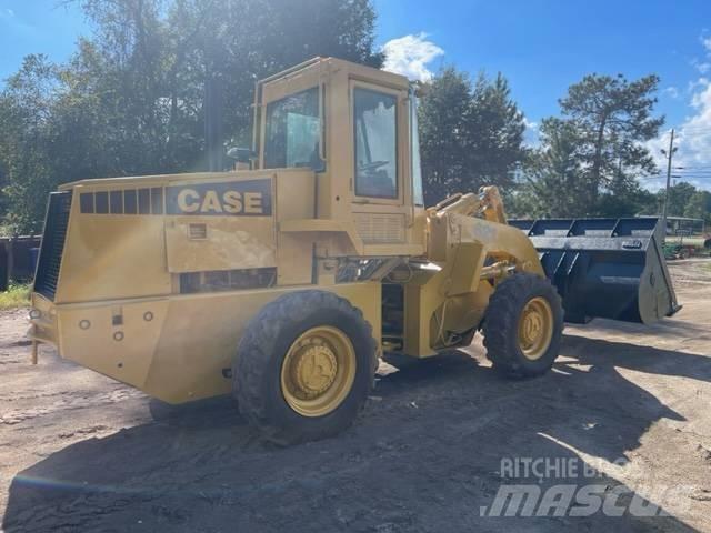 CASE 621 Carregadeiras de rodas