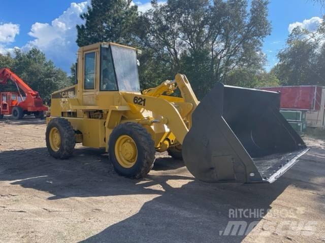 CASE 621 Carregadeiras de rodas