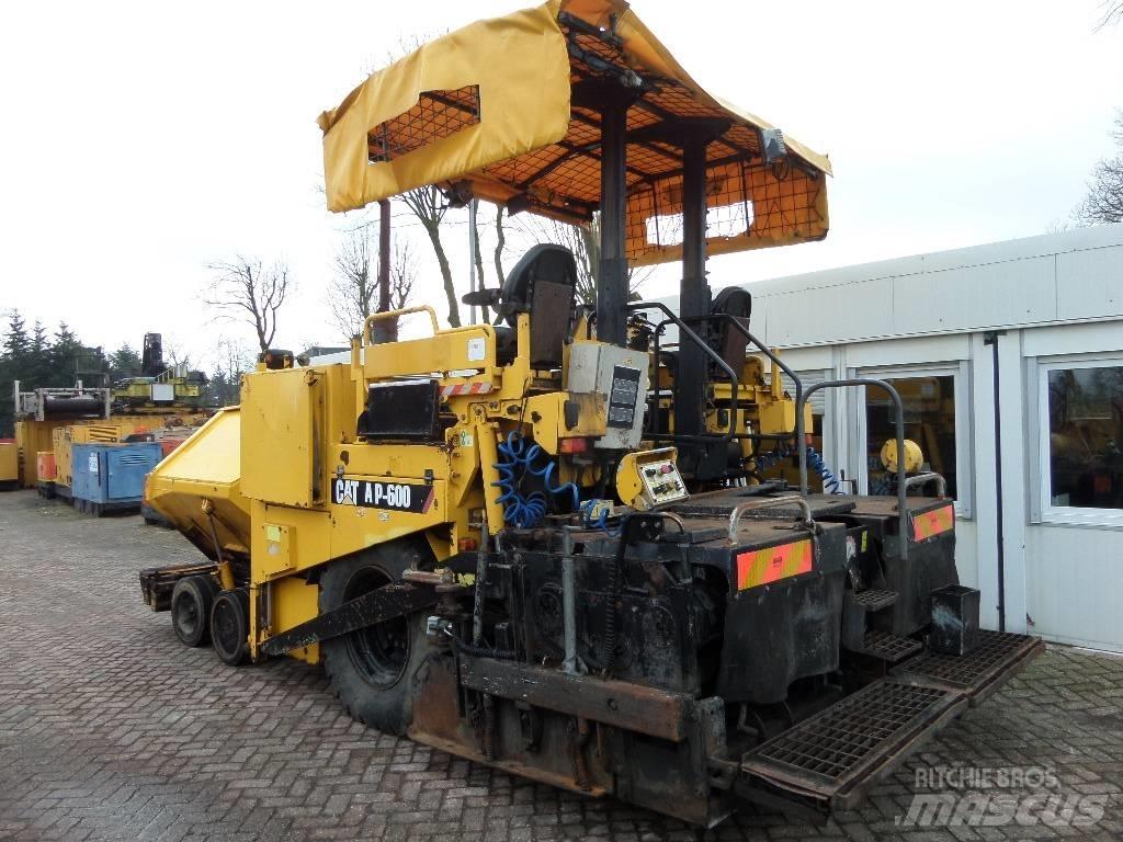 CAT AP 600 Espalhadoras de asfalto