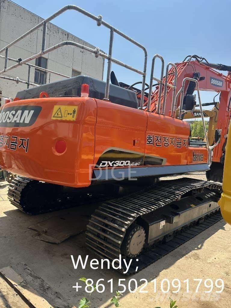 Doosan DX 300 Escavadoras Midi 7t - 12t