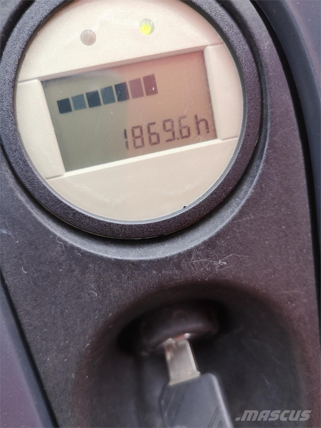 Linde T16 Li-Ion Empilhador para operador externo