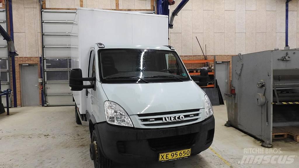 Iveco 65C 18 Caminhões de caixa fechada