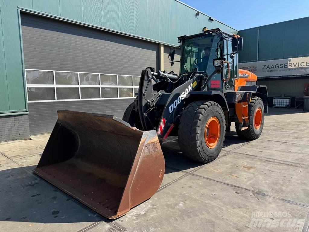 Doosan DL250-7 Carregadeiras de rodas