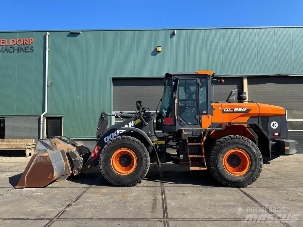 Doosan DL250-7 Carregadeiras de rodas