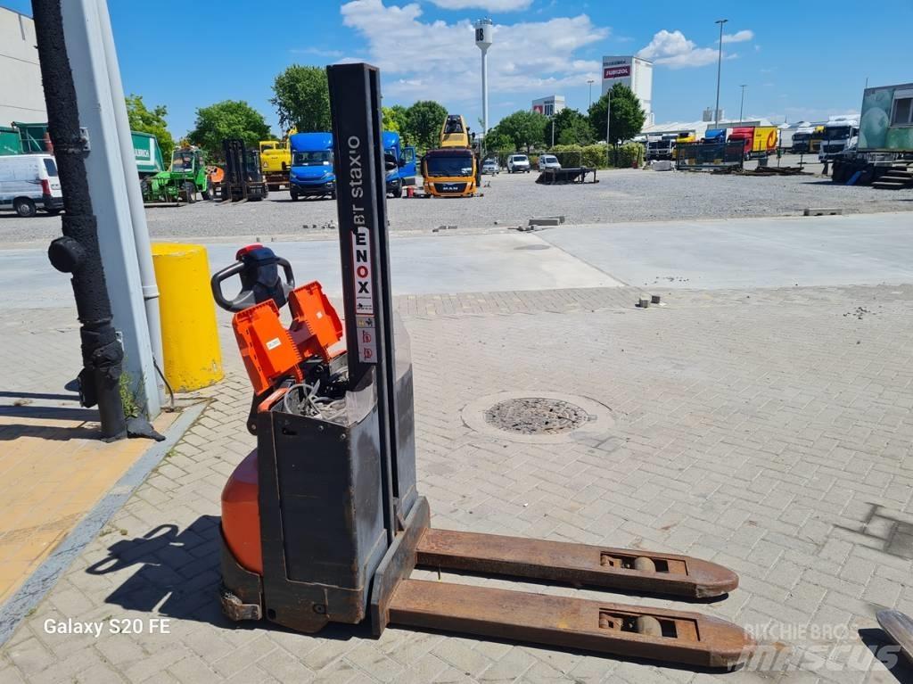 Toyota SWE080L Empilhador para operador externo