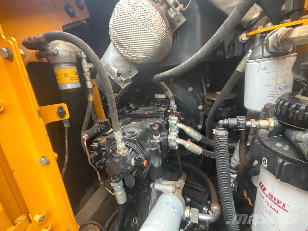 JCB JS 130 LC Escavadeiras de esteiras