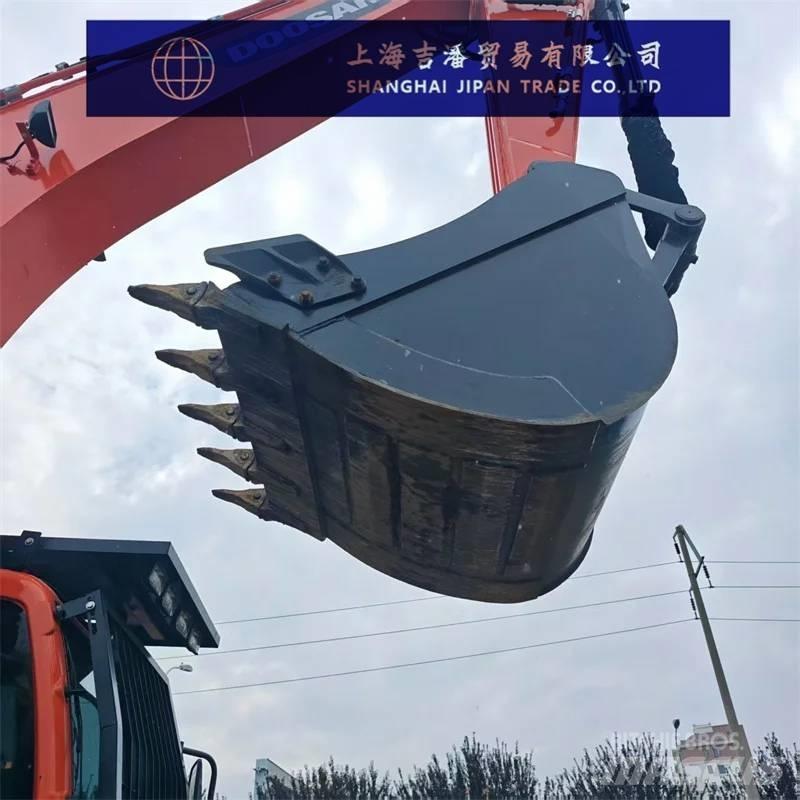 Doosan DX 225 Escavadeiras de esteiras