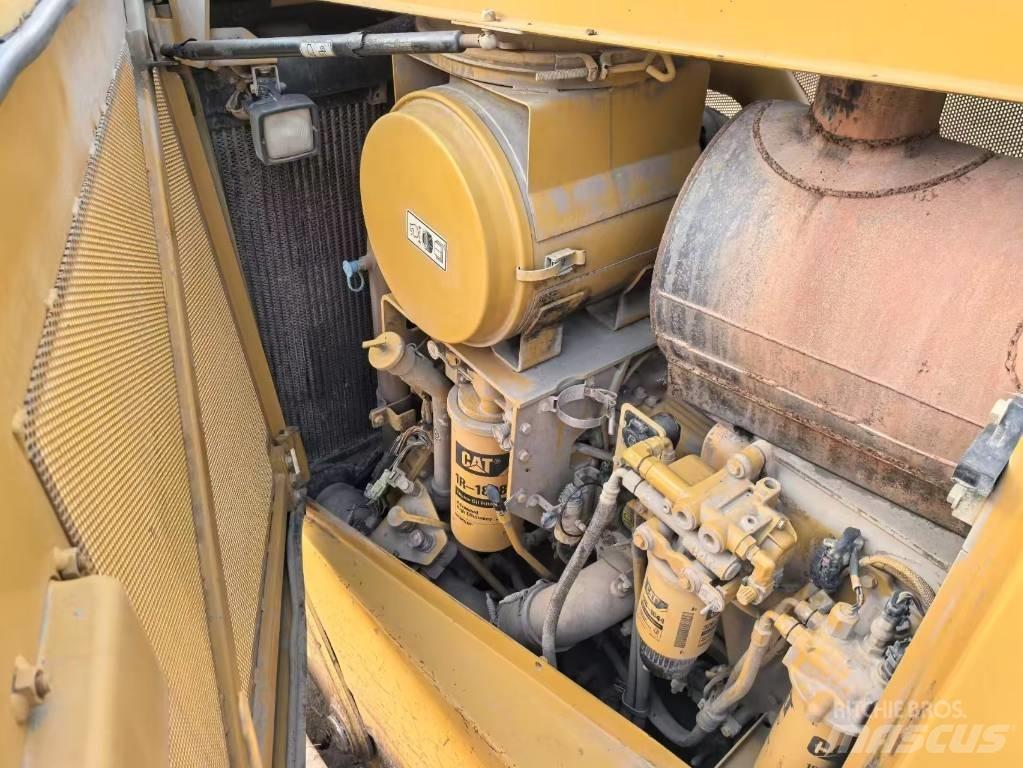 CAT D8T bulldozers Dozers - Tratores rastos