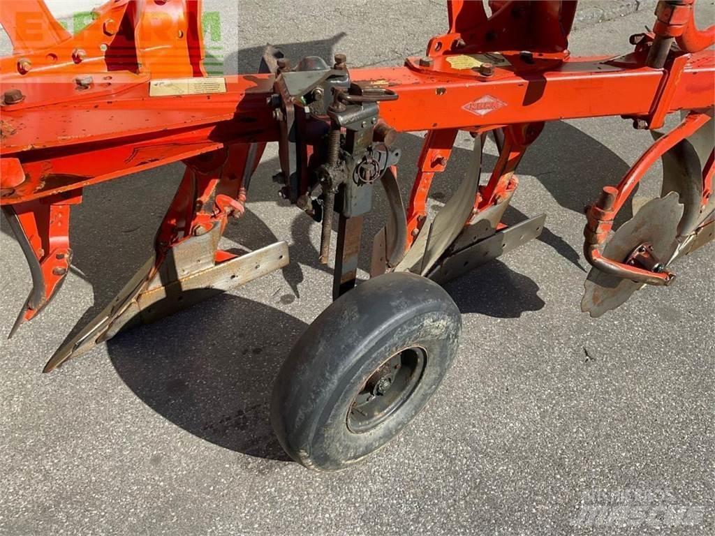 Kuhn MM 110 4T Charruas convencionais