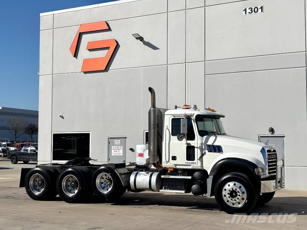 Mack GU713 Cavalos Mecânicos