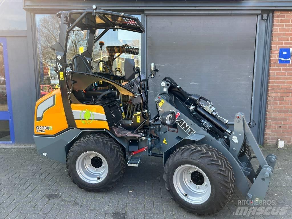 GiANT G2200E X-tra Carregadora multifunções