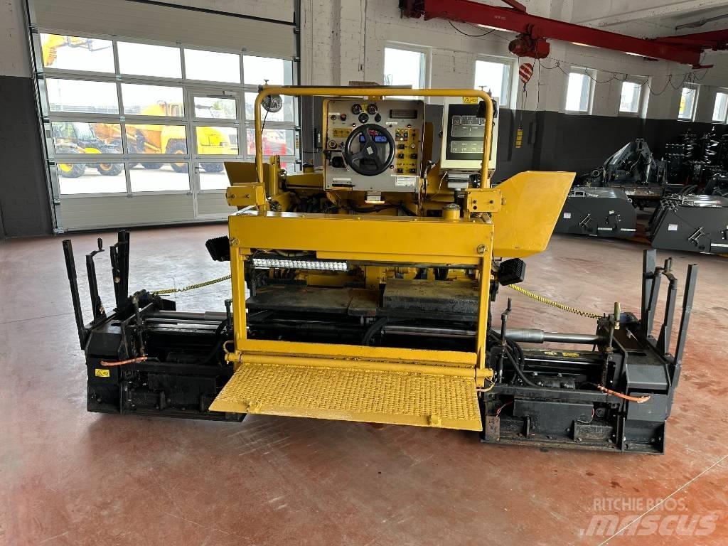 CAT AP 255 E Espalhadoras de asfalto