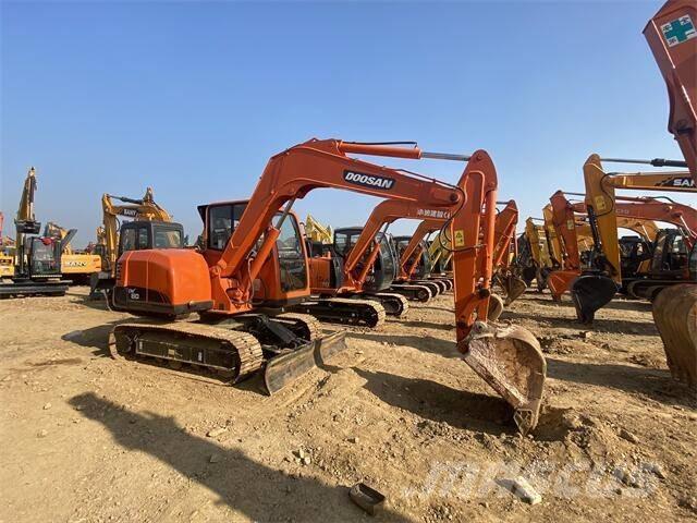Doosan DX80 Escavadoras Midi 7t - 12t