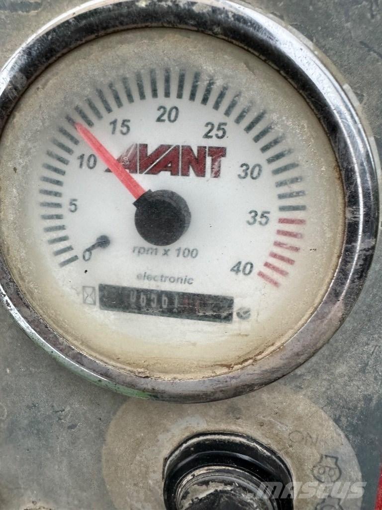 Avant 528 Carregadora multifunções