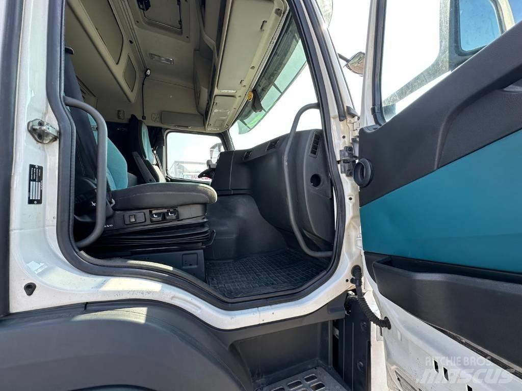 Volvo FM serie 3801 Caminhões de caixa fechada